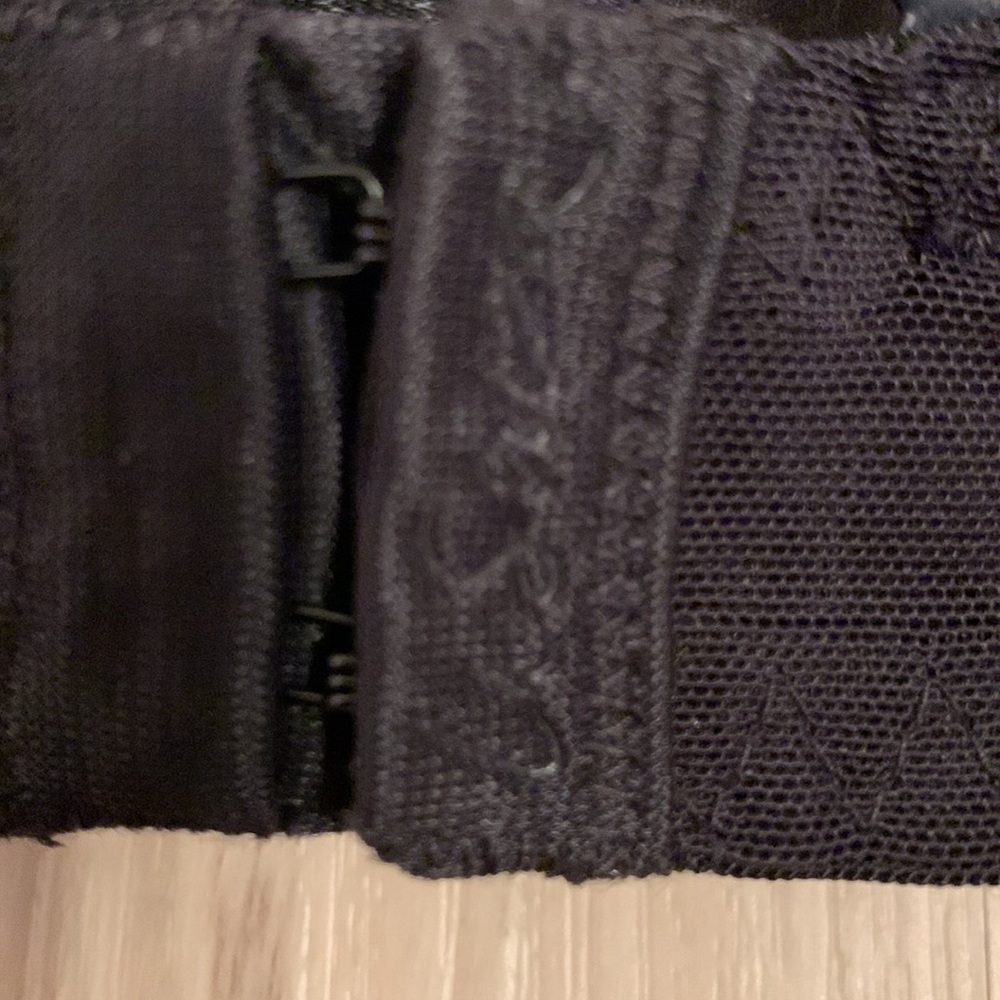 La Senza Beyond Sexy gold/blk lace bra - Picture 7 of 15